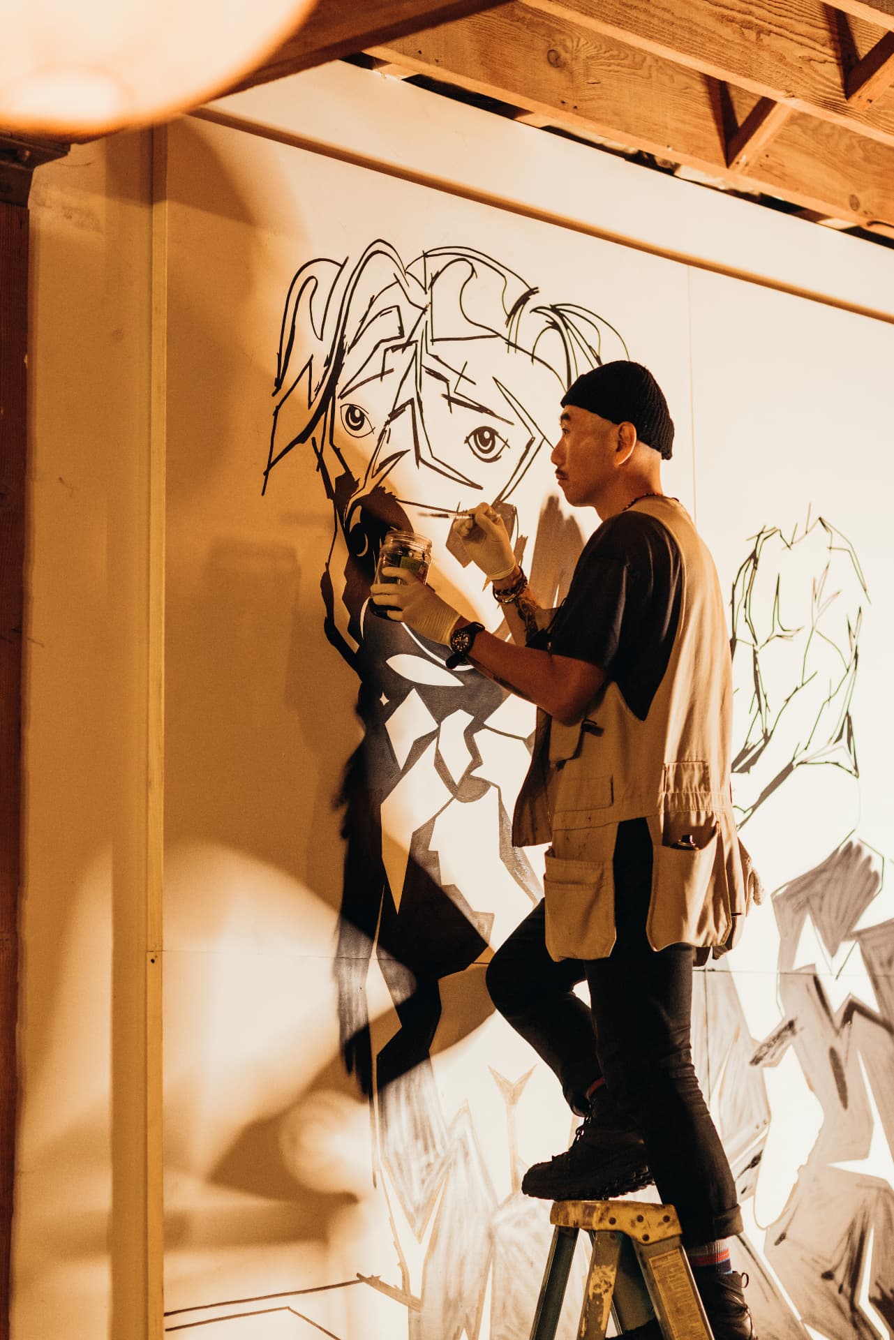 Street artist Tommii Lim inking a large-scale portrait live on the show floor